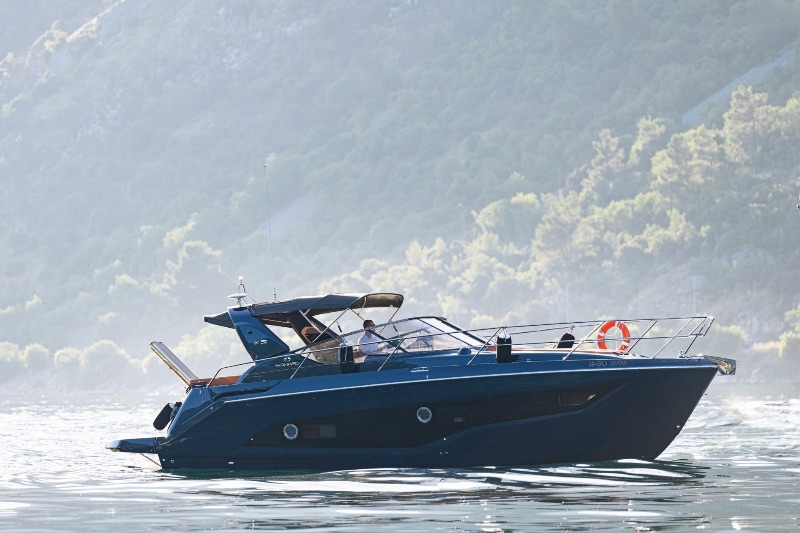 Cranchi Z35 | Akul
