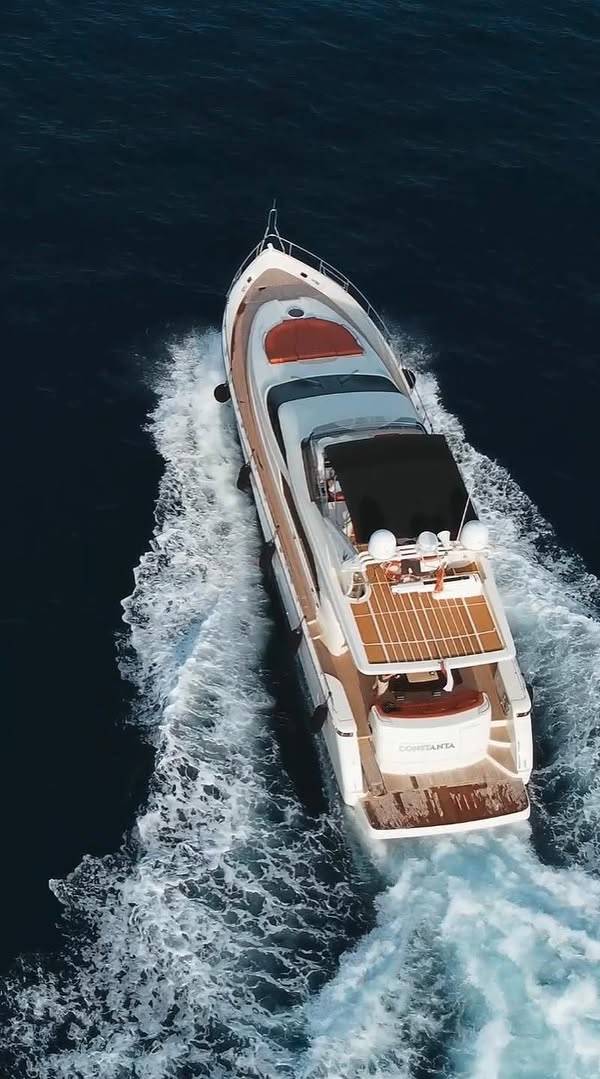 Dominator 68S Flybridge 