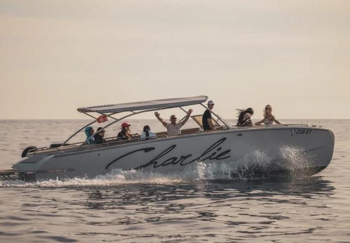 Mr. CHARLIE - Luxury Speedboat