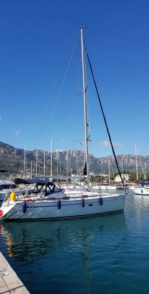 Bavaria 37 | Love in white